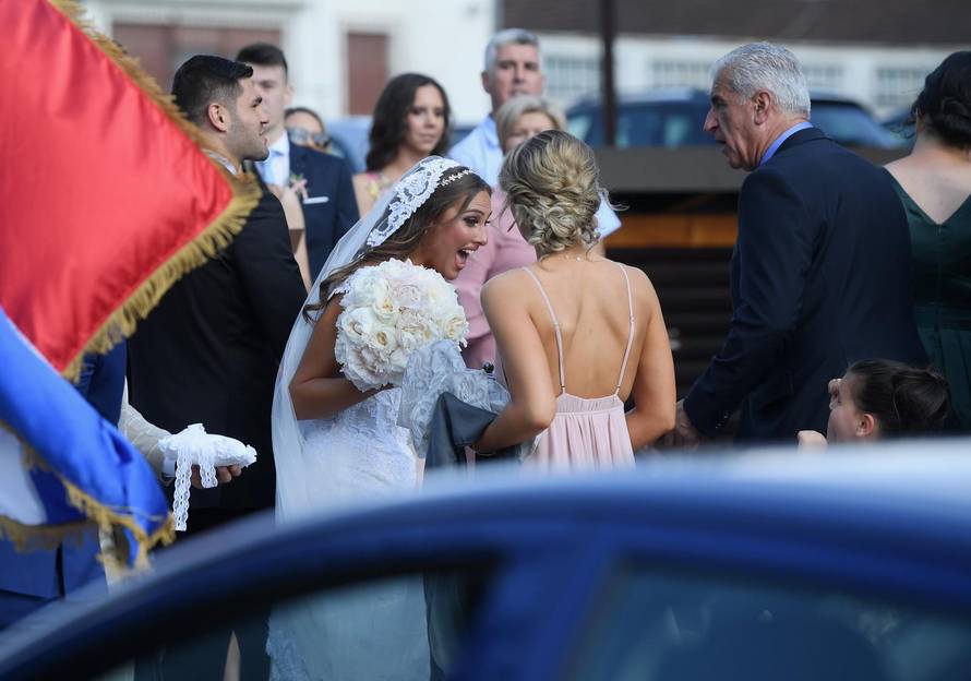 Vjenčanje boksača Filipa Hrgovića i Marinele Čaja u župi Svih svetih u Sesvetama