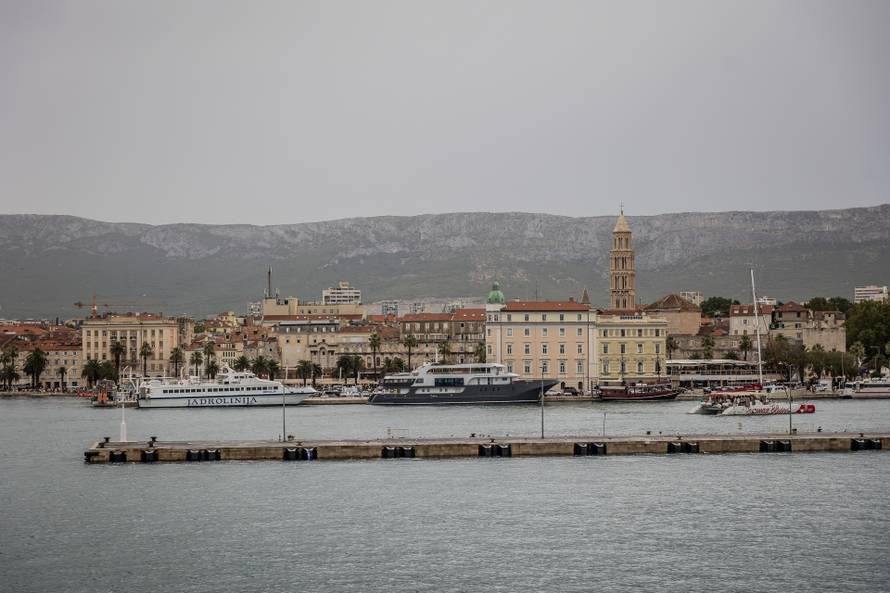 Split: Koncert u čast Oliveru Dragojeviću  na trajektu za Velu Luku