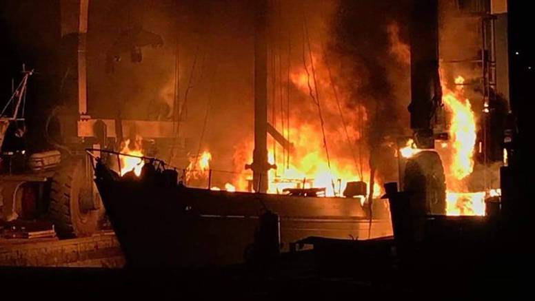 Drama u brodogradilištu: Požar je progutao austrijsku jedrilicu