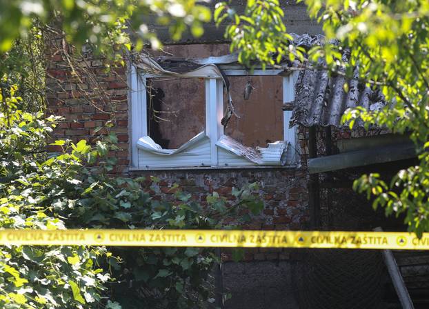 Dvije kuće i jedan auto potpuno su izgorjeli, a dvije kuće su zahvaćene požarom u sinoćnoj tragediji u Sisku