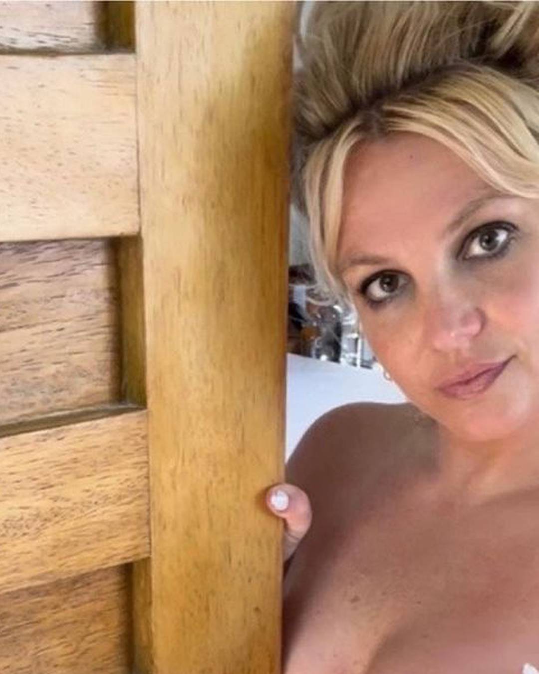Britney pozirala gola, ali pažnju je ukrala greška u Photoshopu