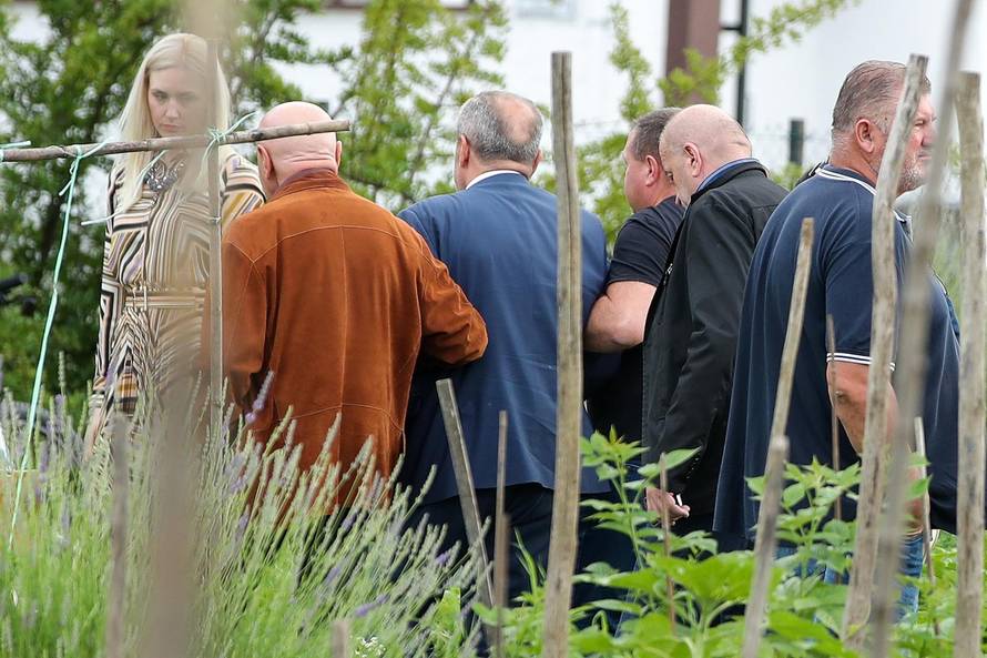 Što mu se dogodilo? Bandić je u Sesvetama teturao, suradnici ga morali pridržavati da ne padne