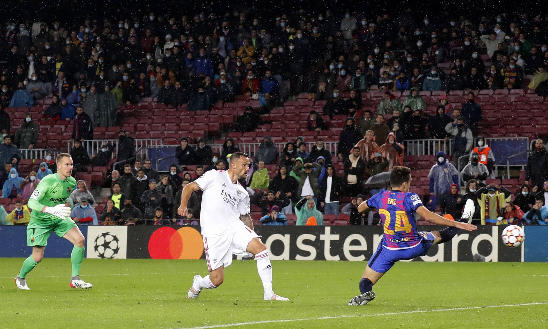 Champions League - Group E - FC Barcelona v Benfica