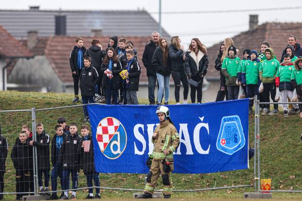 Bjelovar i Dinamo sastali se u osmini finala Hrvatskog nogometnog kupa, zagrijavanje
