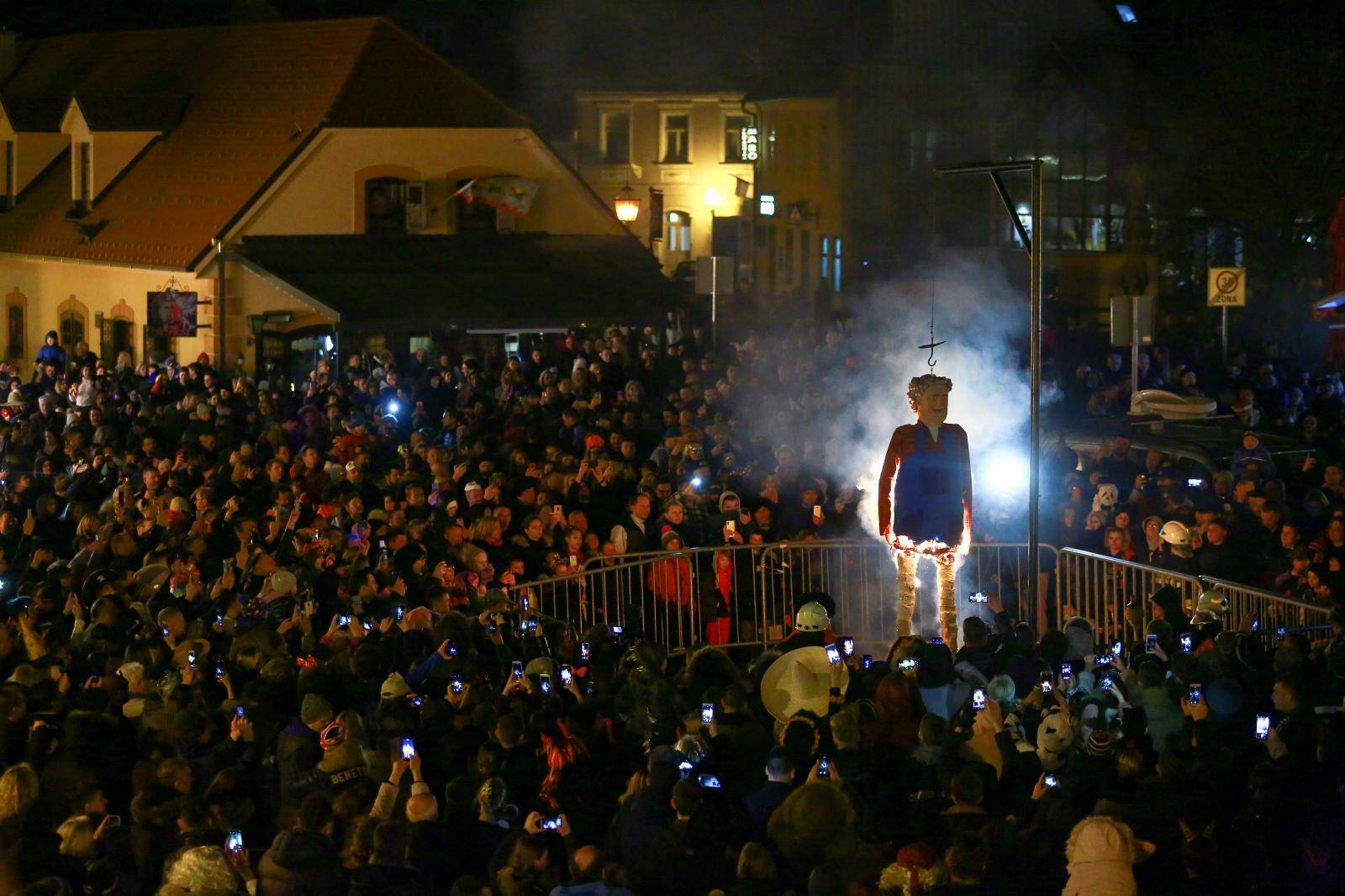 Samobor: Spaljivanjem FaÅ¡nika na glavnom trgu zavrÅ¡eno ovogodiÅ¡nje "ludovanje"