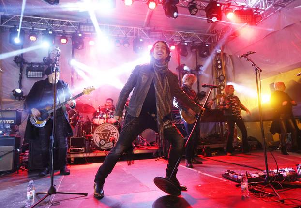 Šibenik: Šibenska Adventura zapo?ela koncertom Parnog valjka u perivoju Roberta Visianija