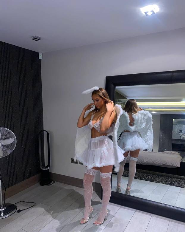 FOTO Bujna kći legende Uniteda provocira oskudnim izdanjima