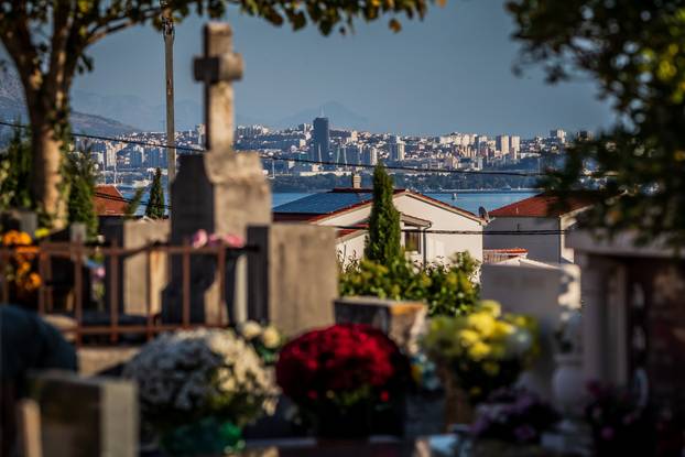 Kaštel Stari: Groblje Sv. Nikole i misa povodom blagdana Svih svetih