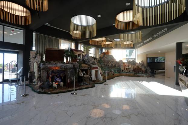 Opatija: Najveće jaslice na Kvarneru postavljene su u predvorju Grand Hotela Adriatic