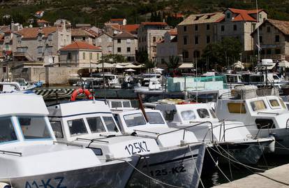 Otputujte nakratko mislima u divnu Komižu i skroz se opustite