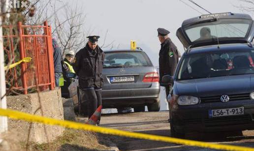 Umirovljenik na kućnom pragu puškom izrešetao kamatara