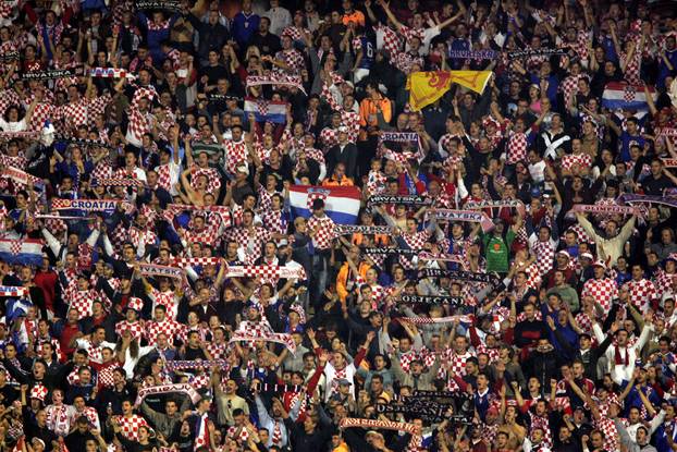 ARHIVA - 2006. Zagreb: Vatreni i "maksimirska krtica" srušili su Englesku 