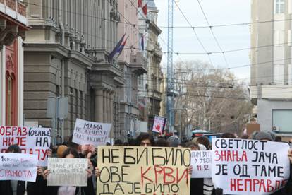 GALERIJA Studenti u Beogradu na 15 minuta blokirali promet