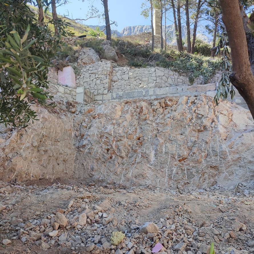 FOTO Gotovo rušenje bespravne gradnje u Vruji: Nestali jacuzzi i lukobran, ovako to sada izgleda