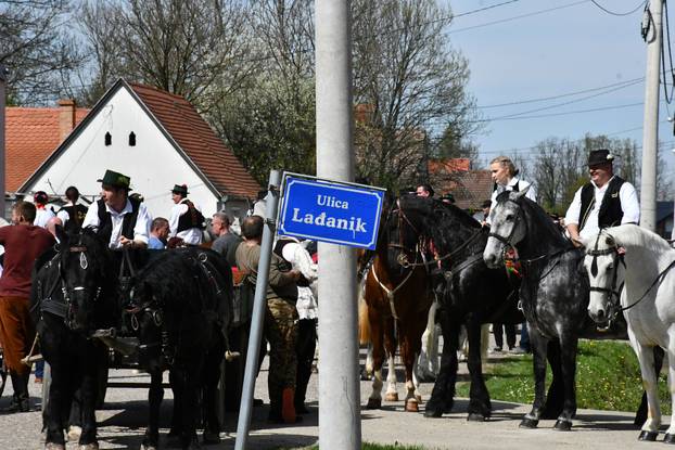U Velikoj Kopanici održana manifestacija Uskrsno jahanje 