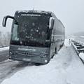Autobus za Me&dstrok;ugorje zapeo u snijegu na A1: 'Proklizao je kraj ograde, ali nastavili su svoj put'