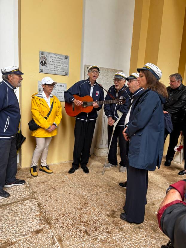FOTO Emotivni prizori: Shrvani Tony i Matteo Cetinski podrška su majci na ispraćaju oca Mirka
