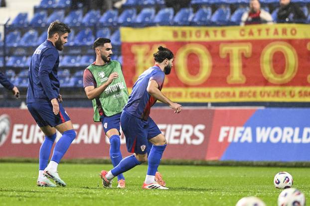 Podgorica: Zagrijavanje igrača prije početka utakmice Crna Gora - Hrvatska