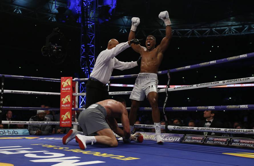 Anthony Joshua knocks down Wladimir Klitschko