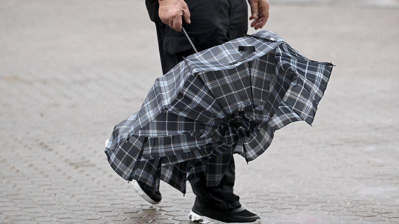 FOTO Zagreb potopio pljusak: Nisu svi u centru imali kišobran, poslužile su i plastične vrećice