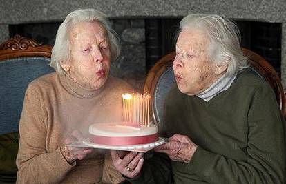 Sestre slavile Novu i 102. rođendan uz konjak i gin