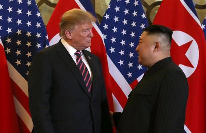 Trump se rukovao s Kimom: 'Smatram te velikim vođom...'