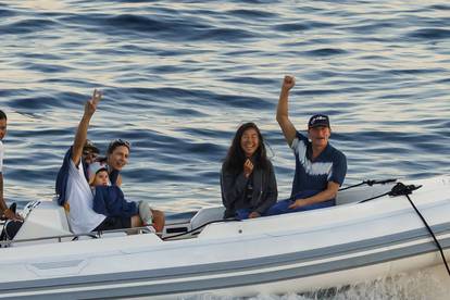 EKSKLUZIVNO: Woody Harrelson mahao je putnicima na brodu, nakon čega je fotoreporteru pokazao srednji prst