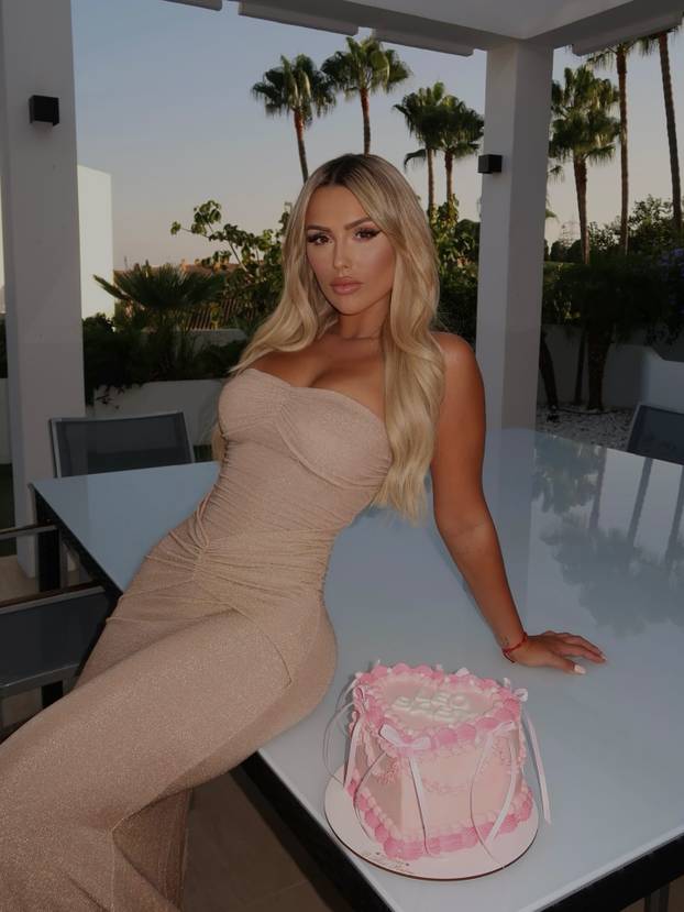 FOTO Koktel ljubavi realovaca i fatalne plavuše: Jedan s njom bio u vezi, drugi ju počeo dejtati