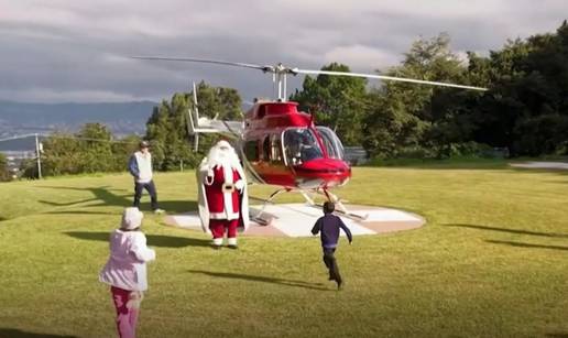 VIDEO Djed Božićnjak stigao je helikopterom bolesnoj djeci