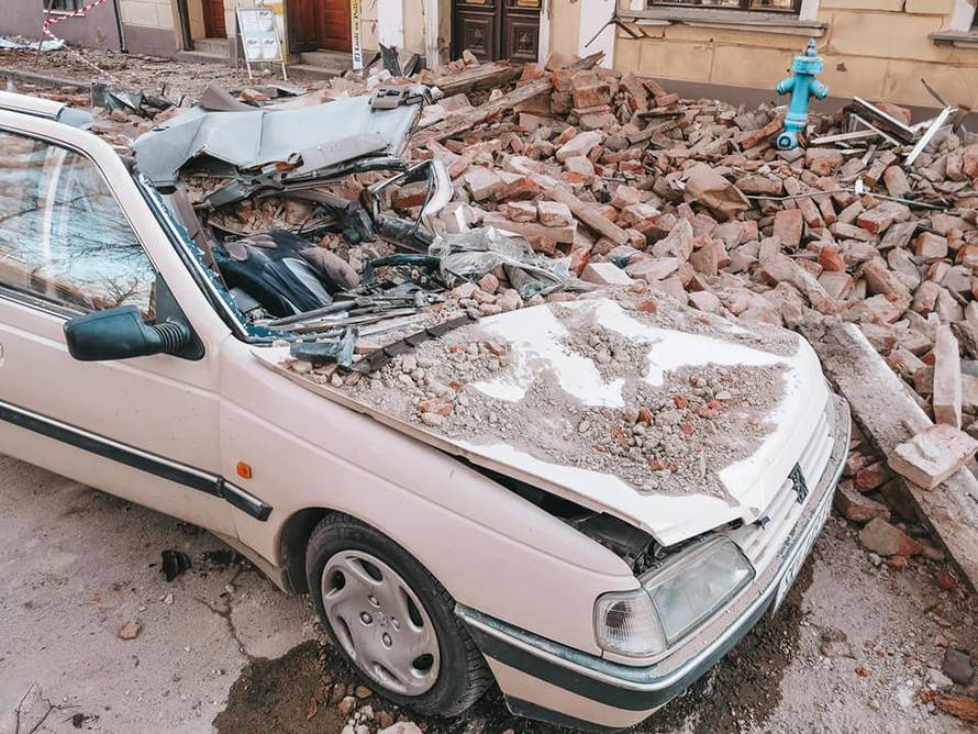'Čovjek je bio prikliješten u autu, nismo ga mogli izvući, samo je pitao za svoje dijete'