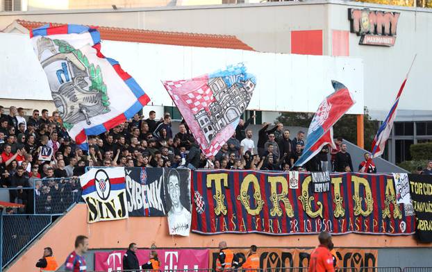 Tribine i navijači tijekom utakmice između Šibenika i Hajduka
