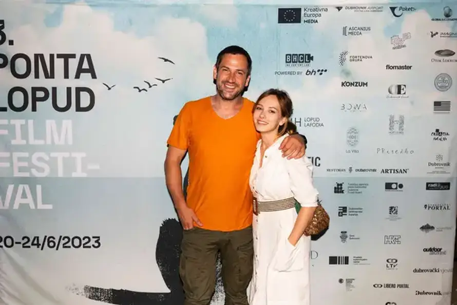 Goran Bogdan i 11 godina mlađa djevojka uživaju u Puli: Uhvatili karte za Robbieja Williamsa