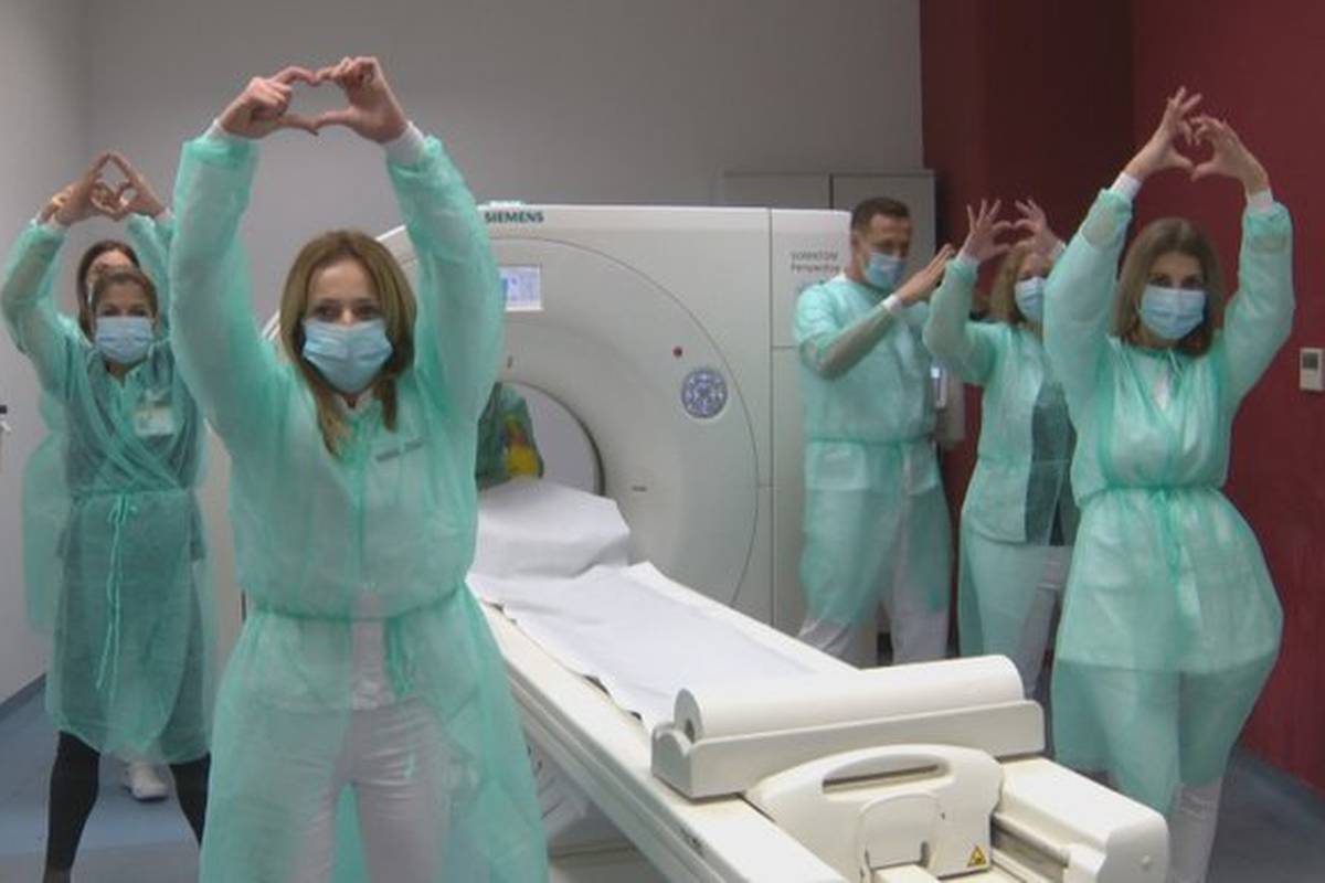 Osoblje iz dubrovačke bolnice zaplesalo da razvesele ljude: 'Da bar malo zaborave na brige'