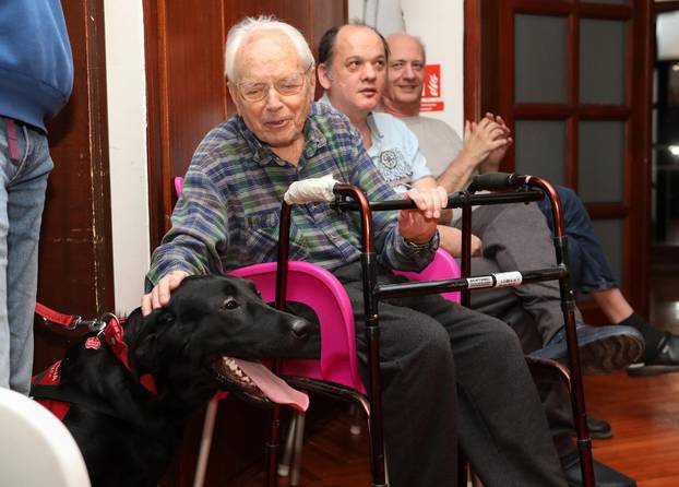 Zagreb: Štićenike doma Remete posjetom razveselili psi iz Centra za rehabilitaciju - Silver