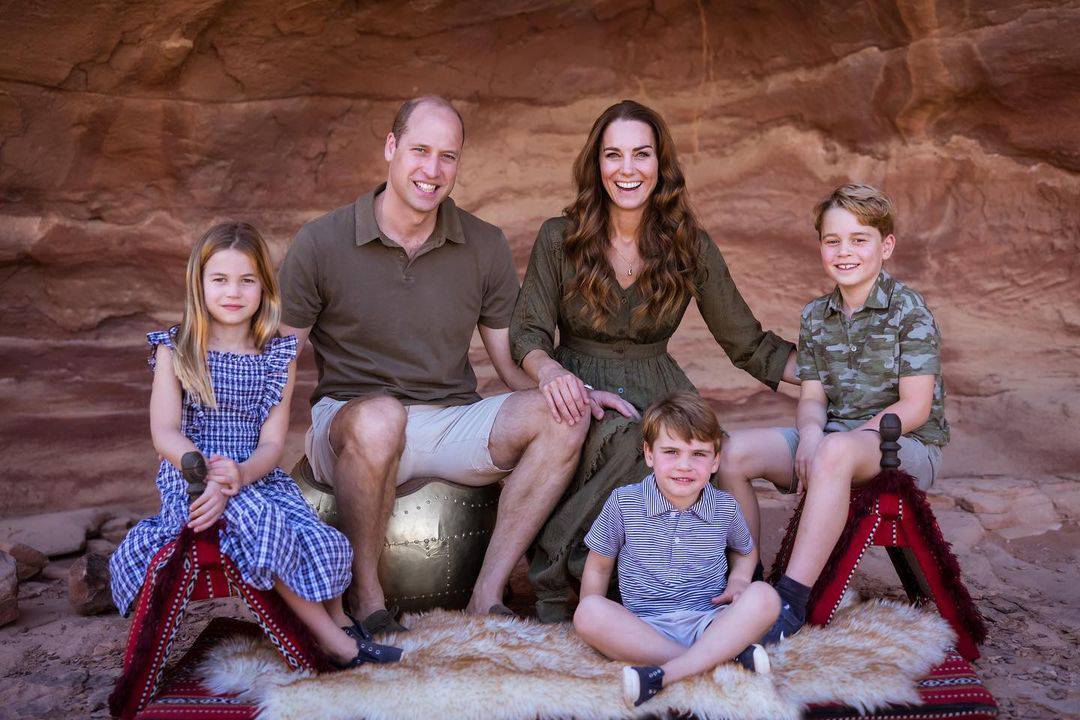 Princ William i Kate objavili ovogodišnju obiteljsku božićnu čestitku: 'Kako su djeca narasla'