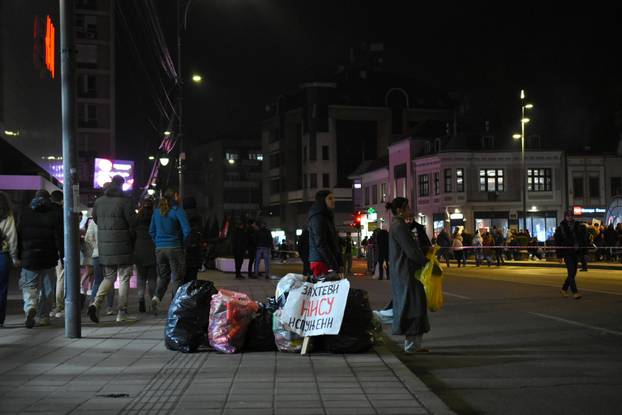 Niš: Svi građani i studenti nakon prosvjeda očistili ulice kao da prosvjeda nije niti bilo