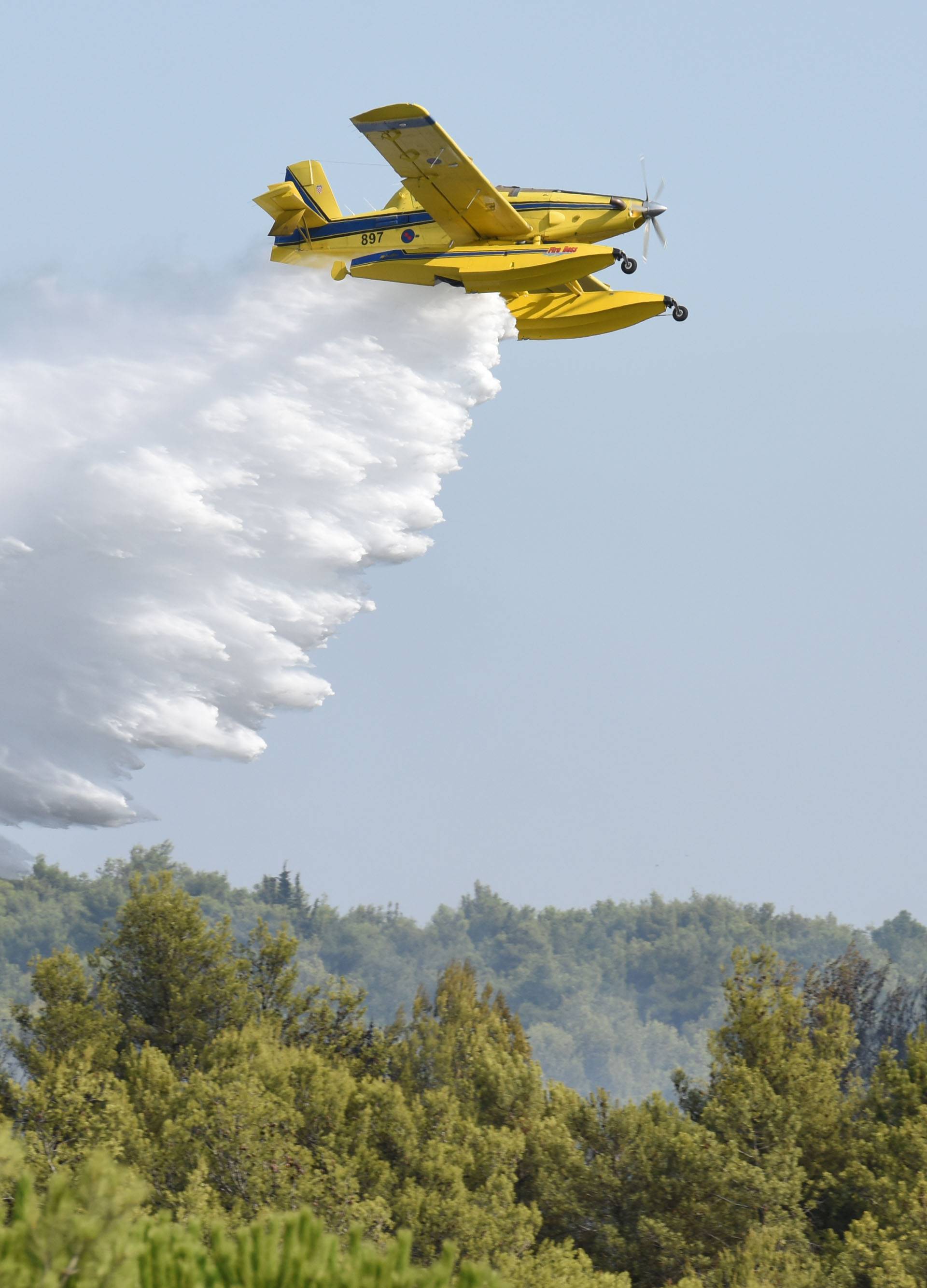 MORH: Na požarište kod Plana upućeni kanader i helikopter
