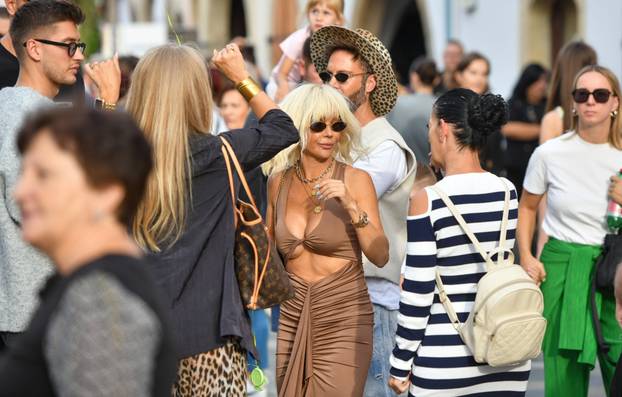 Varaždin: Maja Šuput u izazovnom izdanju prošetala Špancirfestom