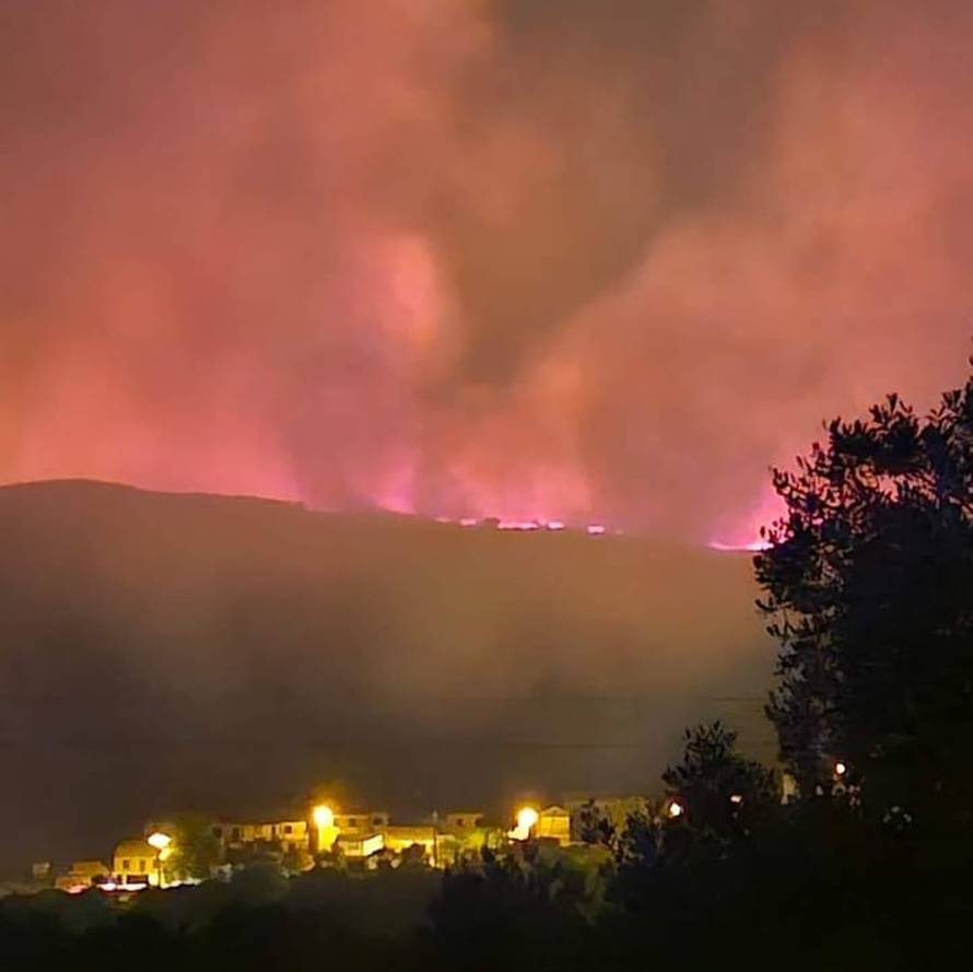 Buktinja na brdu kod Šibenika: 'Kuće još nisu ugrožene. Veliki problem  je nepristupačan teren'