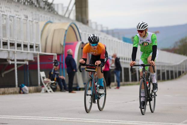 Zagreb: Posljednja vožnja biciklista na velodromu u Kranjčevićevoj koji nakon 70 godina odlazi u povijest