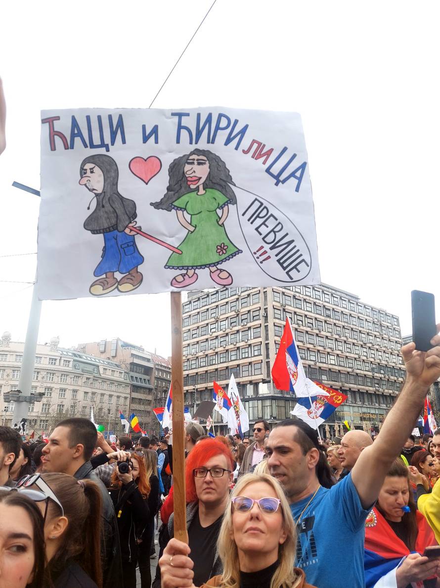 Prosvjed završio izgredima. Oglasio se Vučić: Bilo je 107.000 ljudi i nije korišten zvučni top!