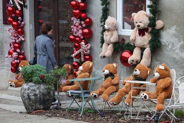Zagreb: Kuća u Maloj ulici ukrašena za advent
