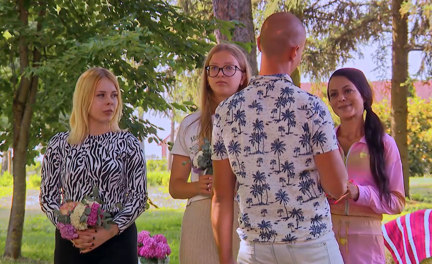 Napetosti u 'Ljubav je na selu'! Dejan htio masirati Ajdi noge, a Matea se naljutila: 'Naporan si'