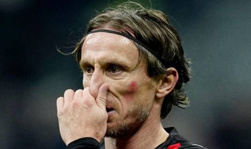 FOTO Luka Modrić i Petar Sučić zaigrali s crvenim mrljama na licu. Evo koji je razlog tomu