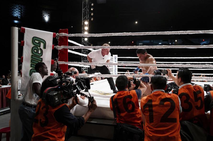 SMASHING_MACHINE-FILM-LMK106-19