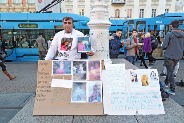 Zagreb: Prosvjeduje na glavnom gradskom trgu zbog smrti kÄeri na Rebru