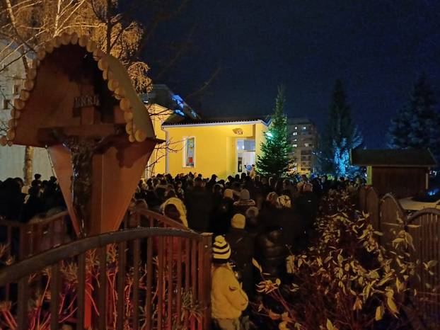 Tuga u Prečkom. Ljudi ostavljaju poruke i igračke: 'Zauvijek si u srcima svojih malih gusjenica'