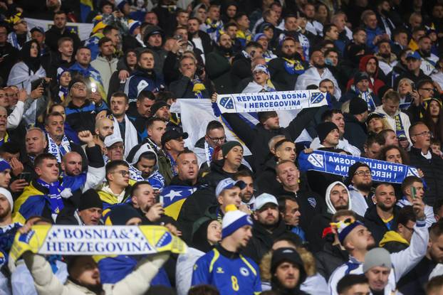 Tuzla: Navijači prate susret Bosne i Hercegovine i Rumunjske 