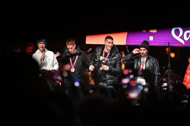 Vatreni Stigli u Split, dočekalo ih tisuće navijača