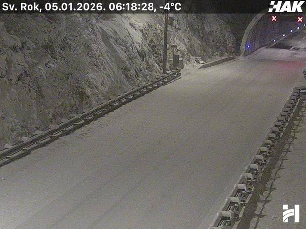 FOTO  Snijeg pada u Zagrebu, A1 zatvorili kod Sv. Roka zbog sudara. Ovako izgledaju ceste